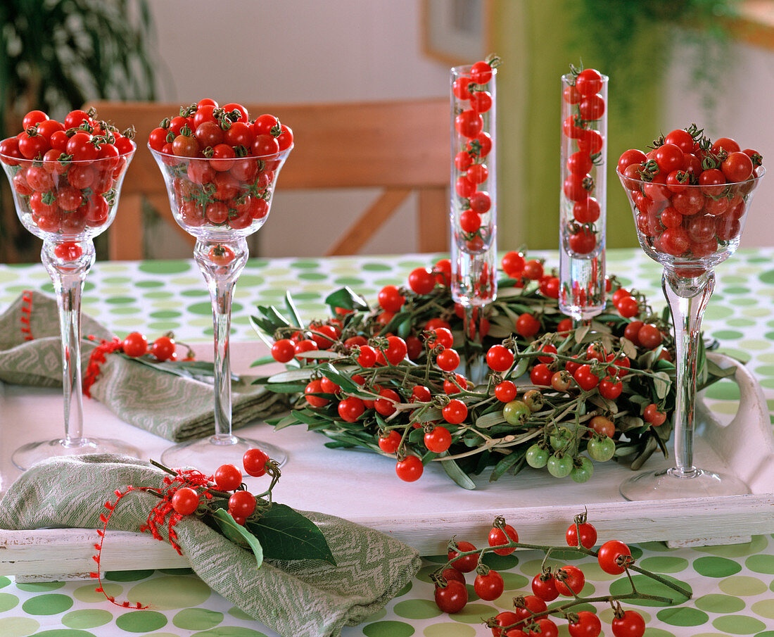 Cocktail tomatoes as table decoration