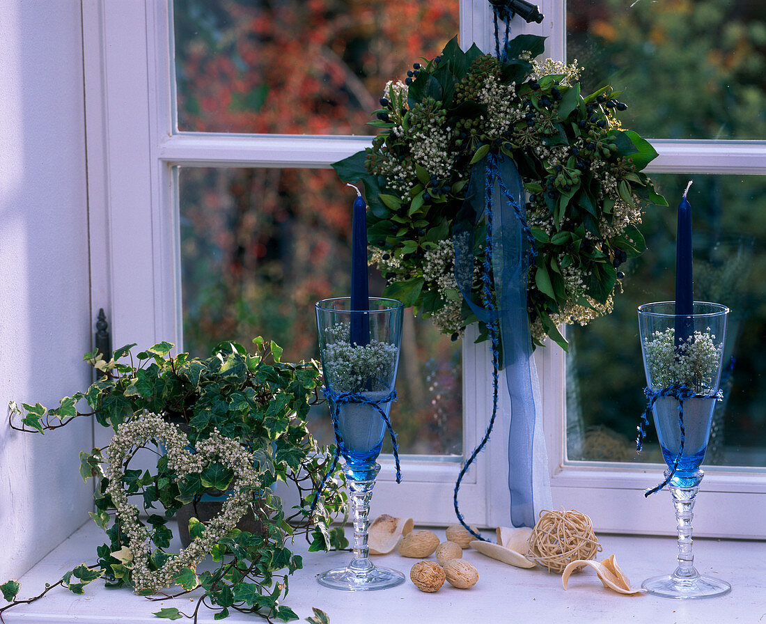 Window wreath: Hedera (ivy), Myrtus (myrtle), Gypsophila (baby's breath)