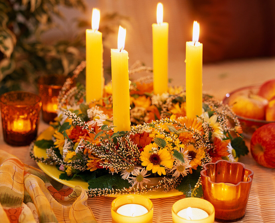 Table decoration: Wreath of calendula (marigolds), calluna 'Alicia' (heather), aster (autumn asters)