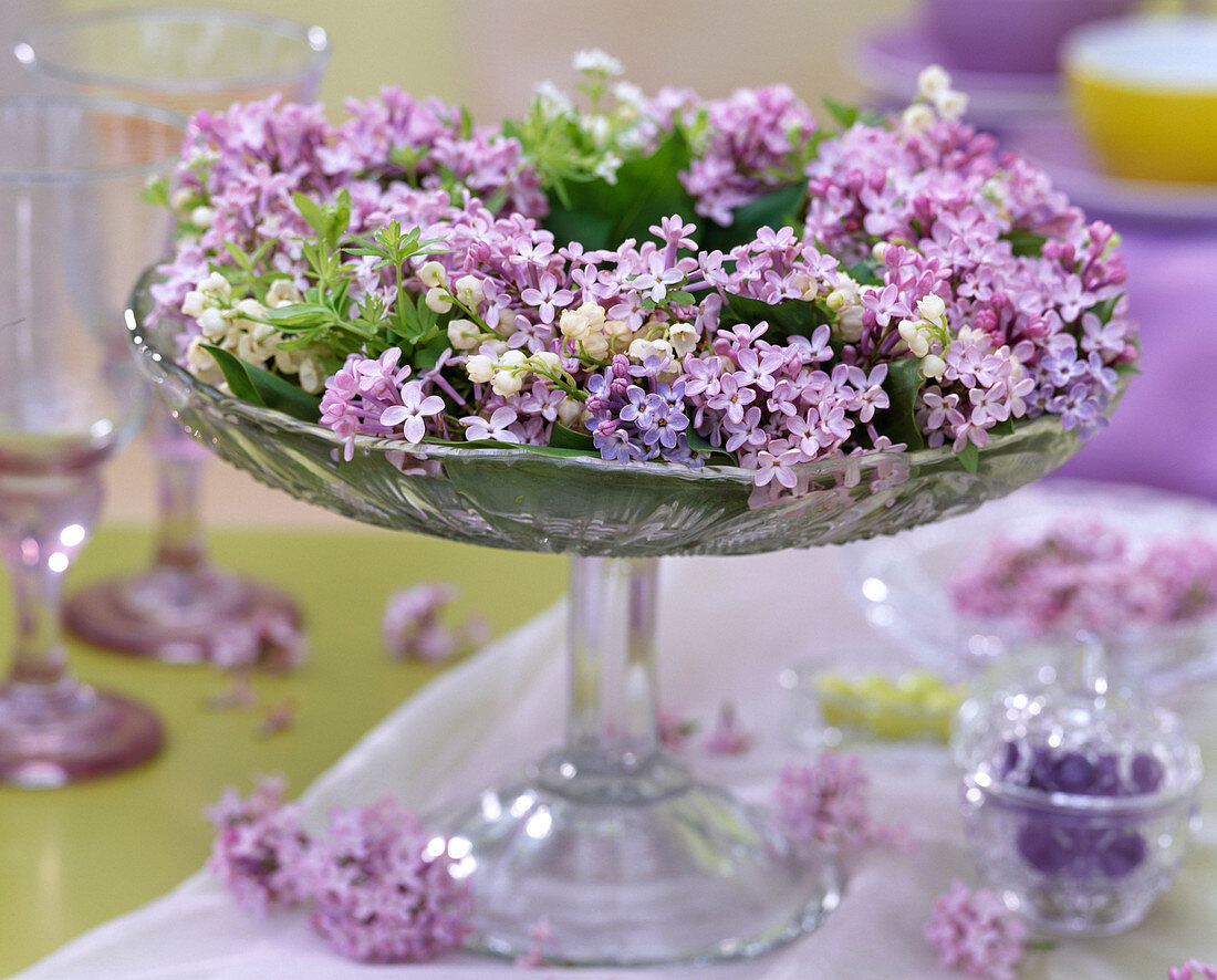 Duftkranz: Syringa (Flieder), Convallaria (Maiglöckchen), Galium