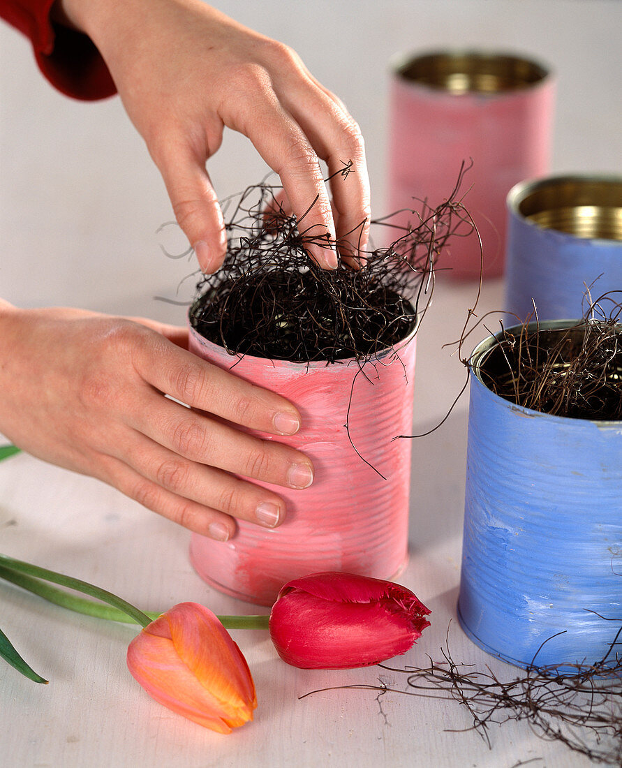 Painted tin cans as a vase (1/3)