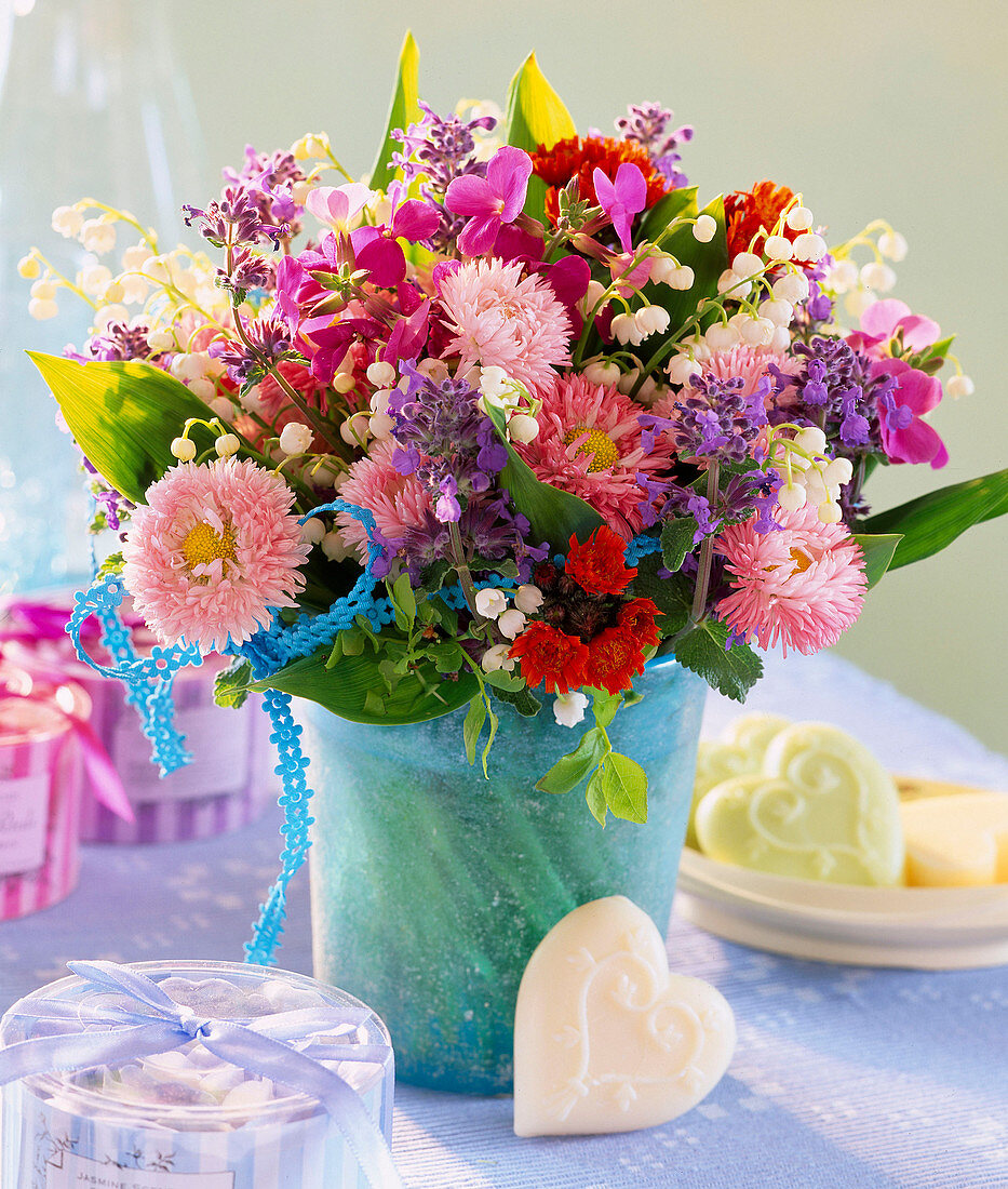 Bellis (daisies), Convallaria (lily of the valley), nepeta