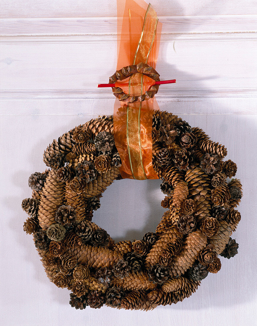 Straw blank with Pinus (pine) pasted on it as a door wreath
