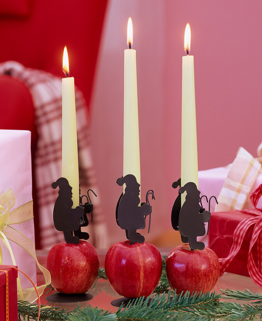 Santa candle holder with apples (2/2)