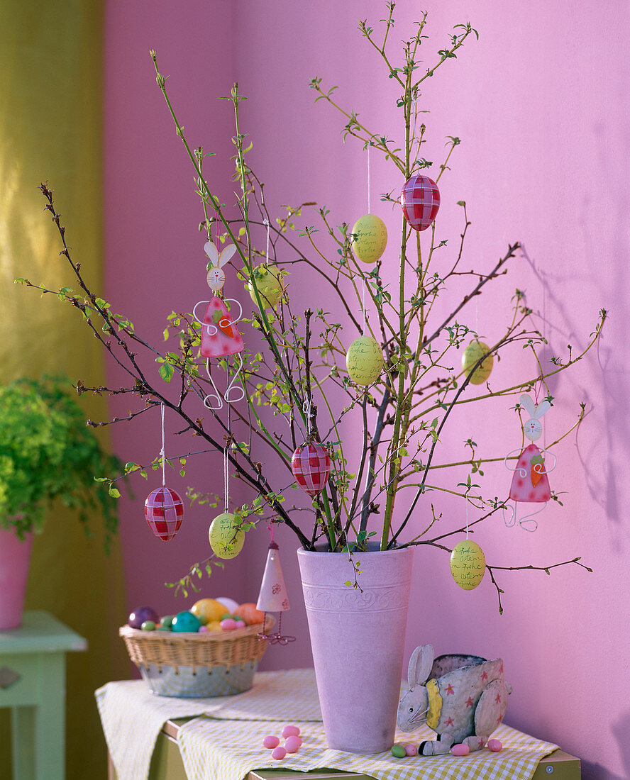Easter bouquet with eggs, bunnies, Betula (birch)