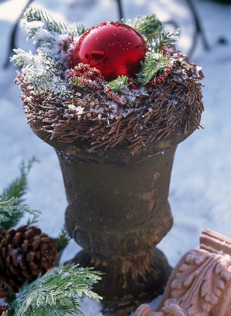 Frost-proof vase with wreath of Betula (birch)