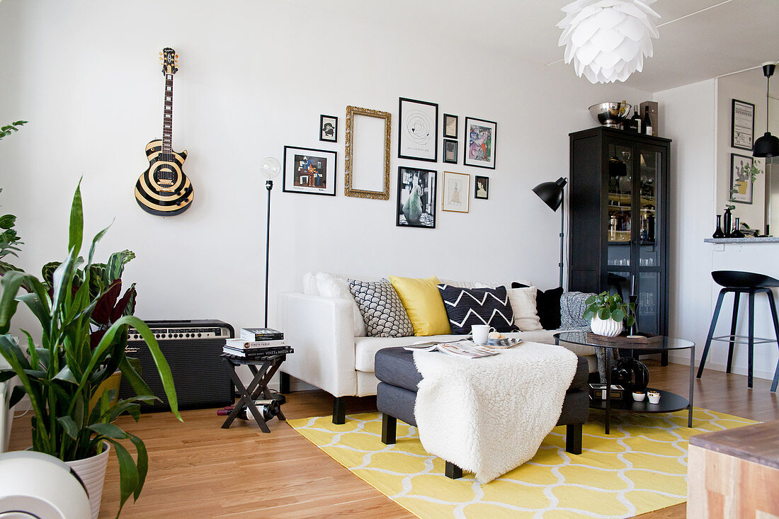 Black, white and yellow living room