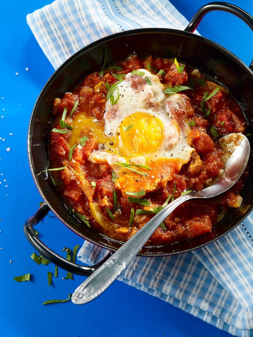 Shakshuka in der Pfanne