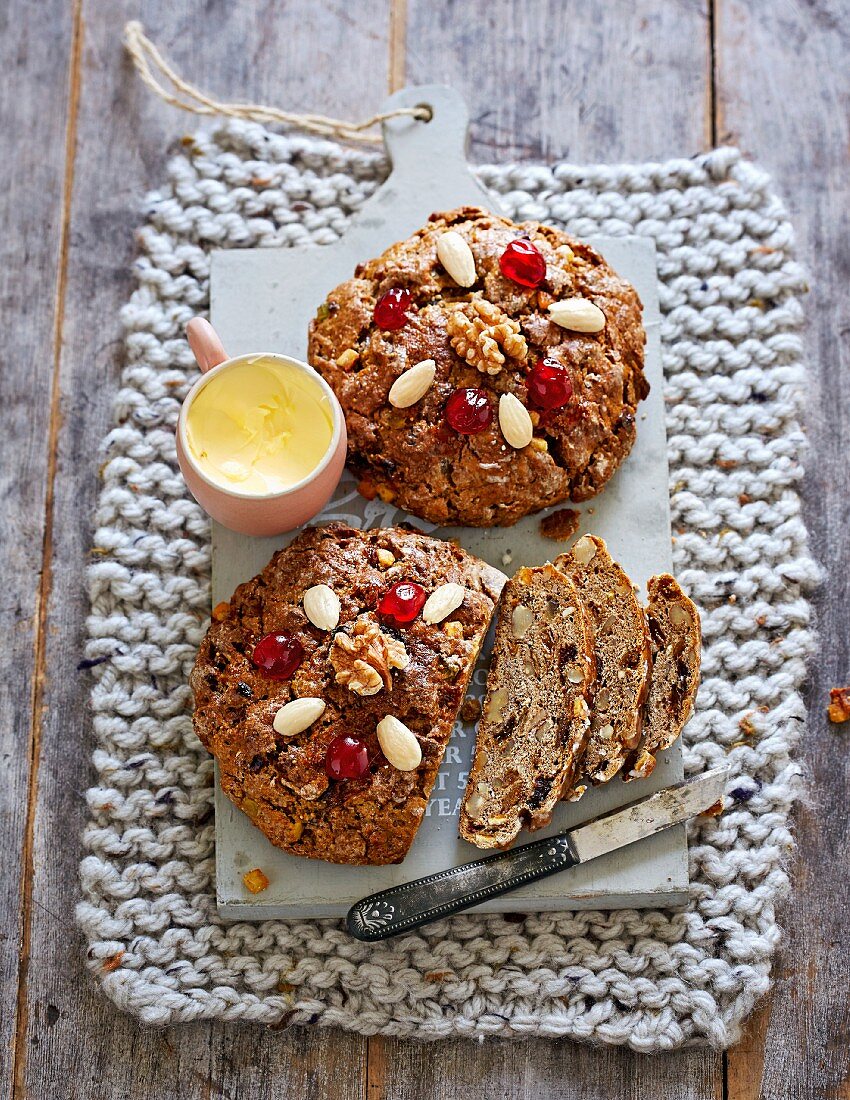 Fruit bread with honey (lactose-free)
