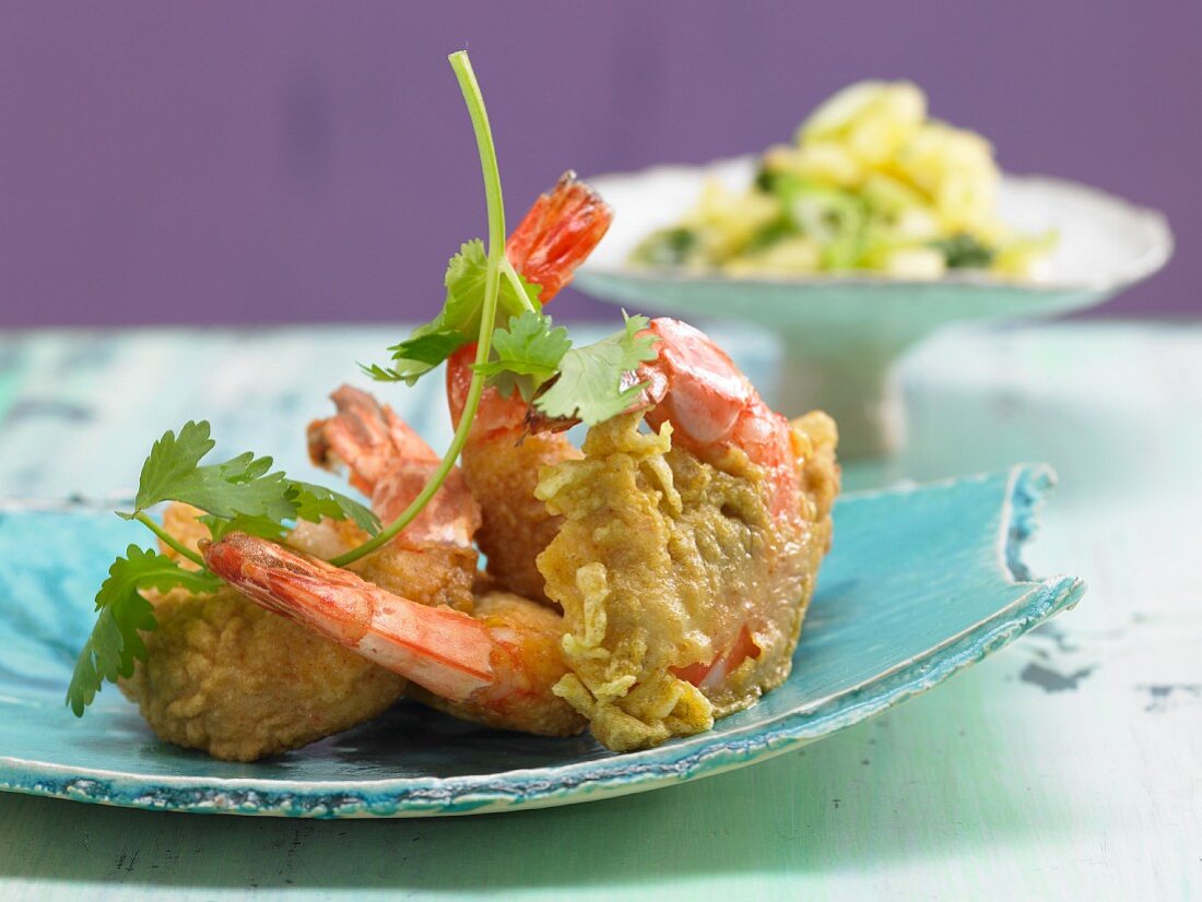 Fried prawns with hot pineapple salsa