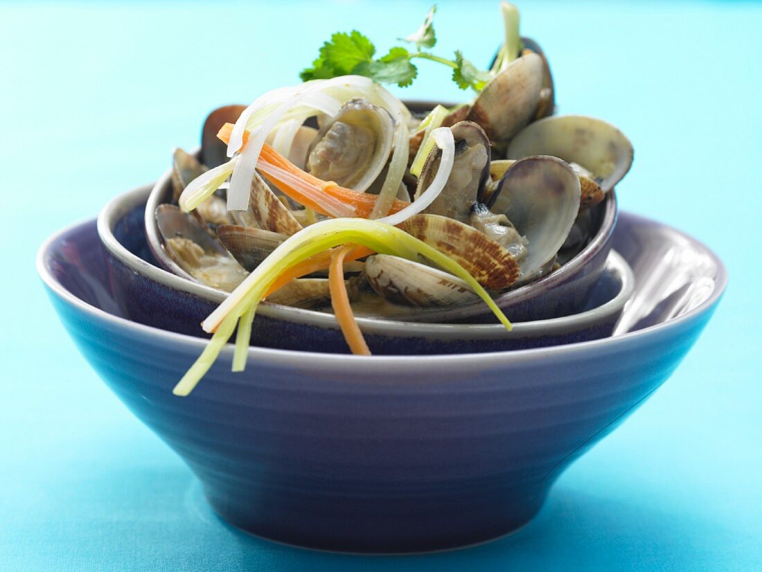 Thai mussels in an aromatic broth with coconut