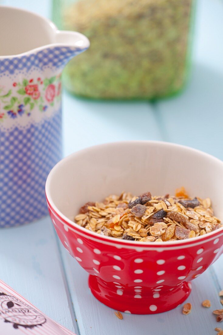 Haferflocken mit Trockenfrüchten für Müsli