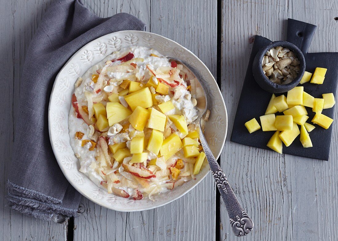 Schnelles Bircher Müsli mit Mango