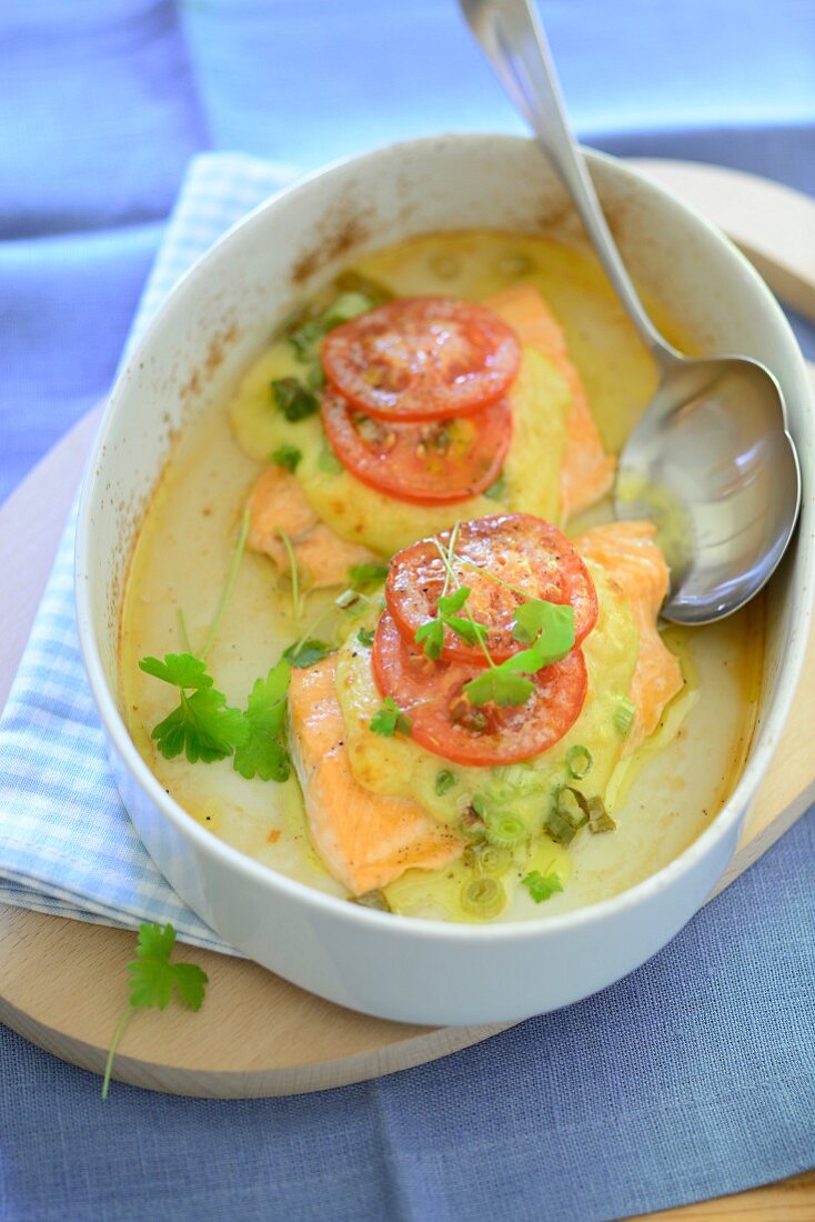 Fish fillets with potato and tomatoes