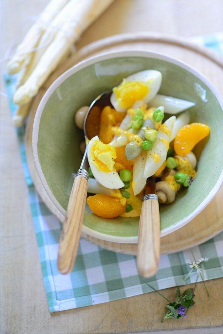 Spargel-Eier-Salat mit Mandarinen