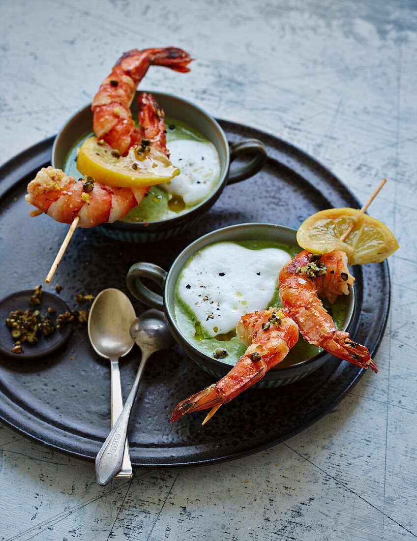 Green leek and apple cappuccino with prawn skewers (low carb)