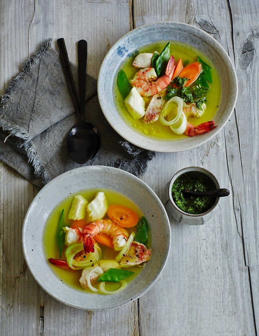 Prawn soup with saffron and pistou sauce (low carb)