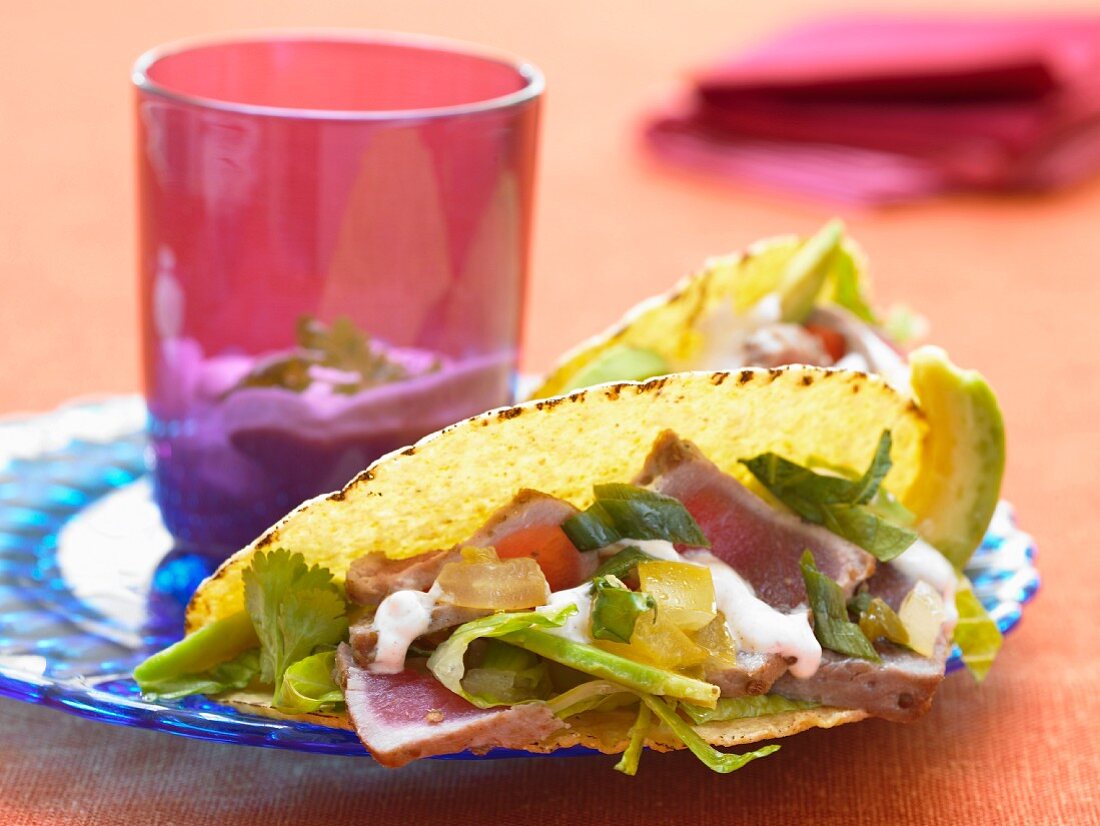 Thunfisch-Tacos mit Japaleno und Avocado