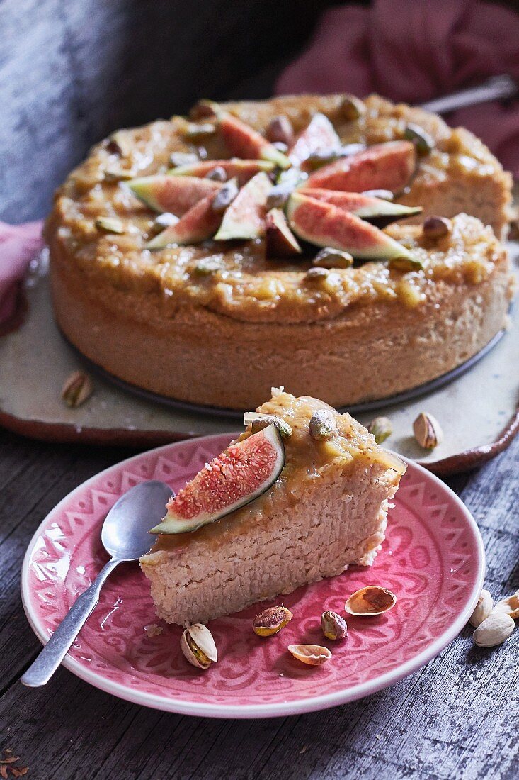 Veganer Käsekuchen mit Feigen und Pistazien