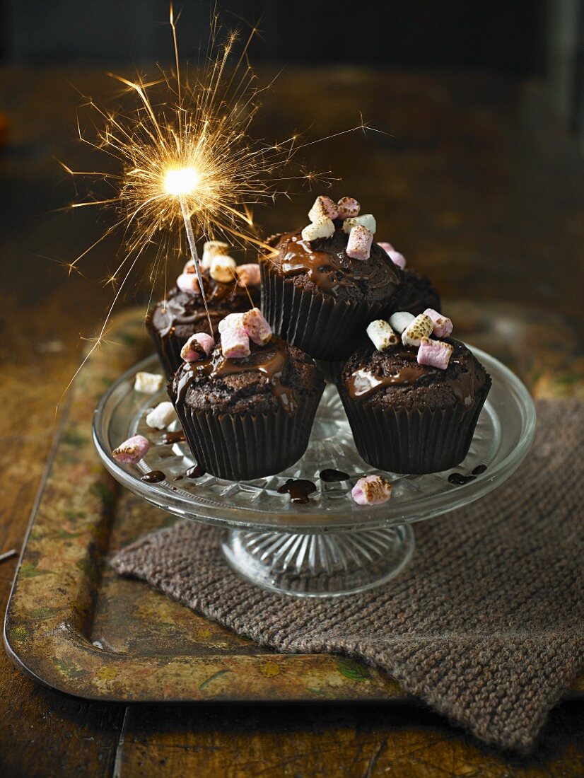Chili-Schokoladen-Cupcakes mit Wunderkerze