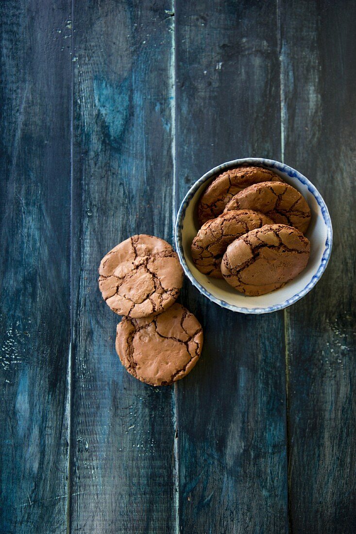 Almond and chocolate cookies