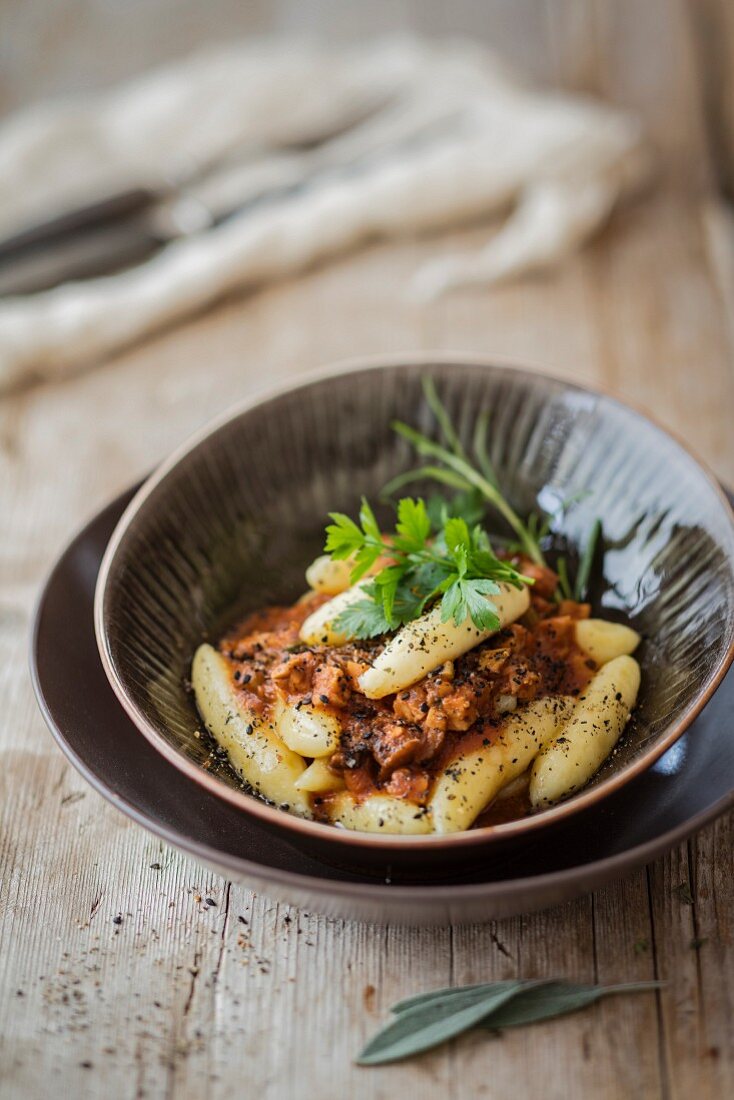 Baked noodles with a tempeh vegetable ragout