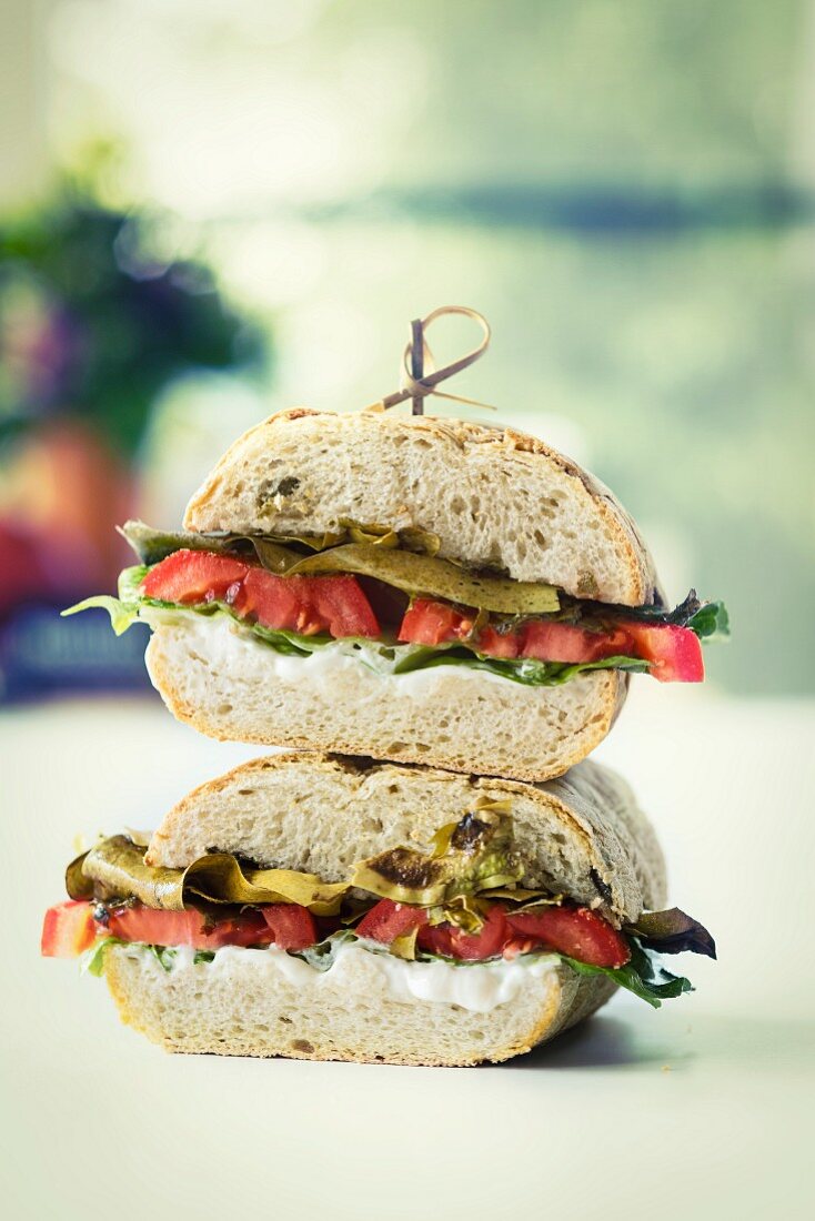 Ciabatta-Sandwich mit Algen-Bacon