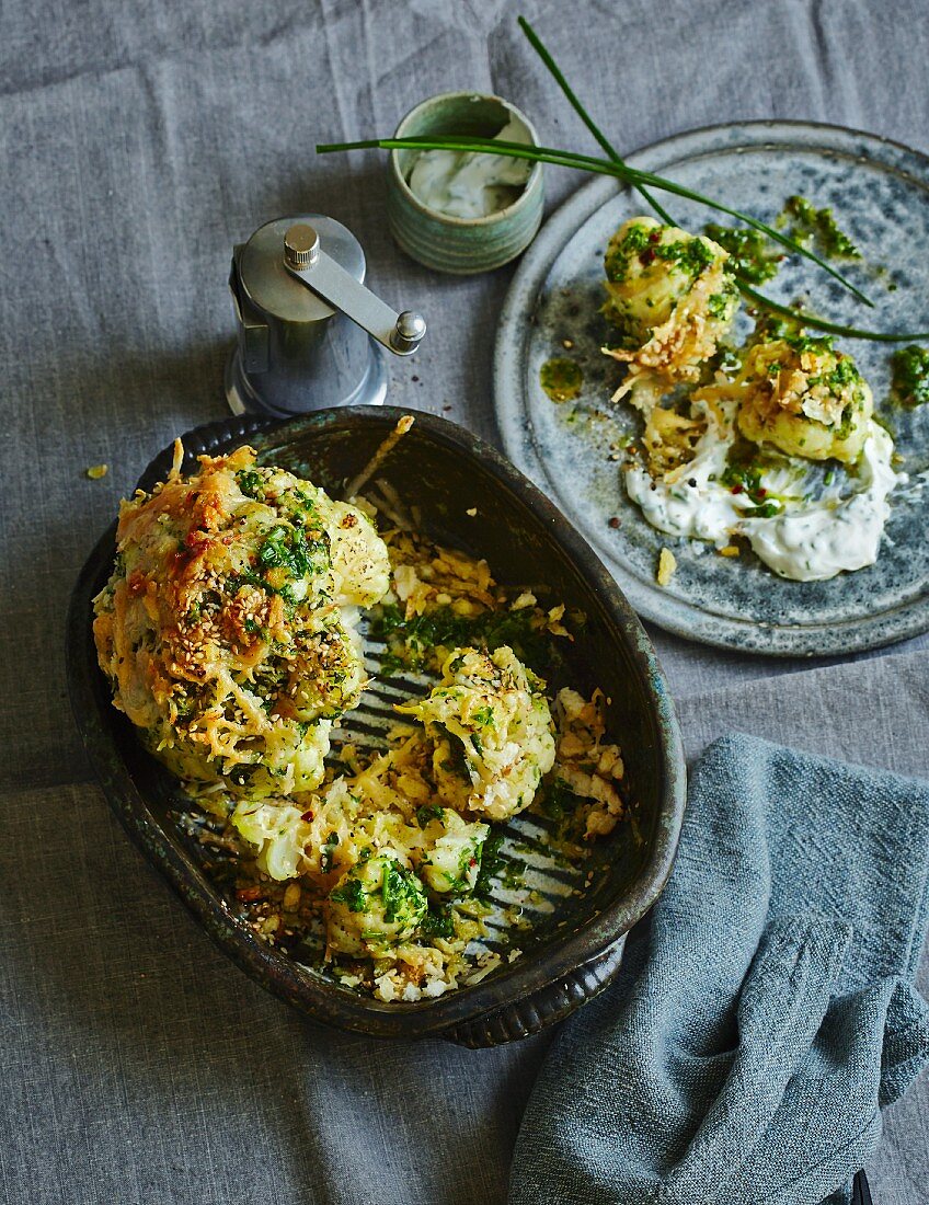 Baked cauliflower with a panko and pecorino crust (low carb)