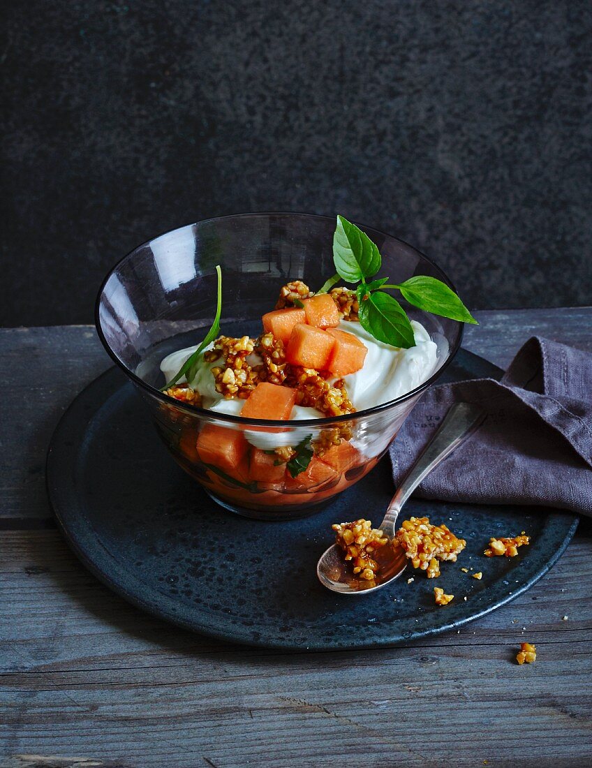 Yoghurt and melon trifle with almond brittle (low carb)