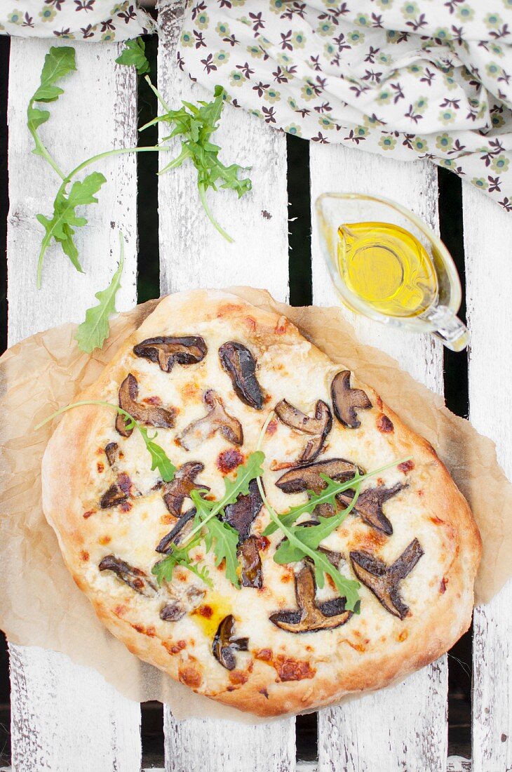 Pizza bianca with wild mushrooms and mozzarella