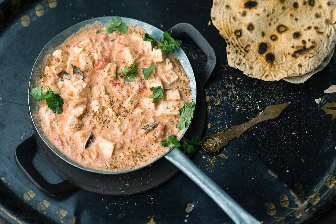 Paneer-Masala mit Joghurt und Tomaten (Indien)