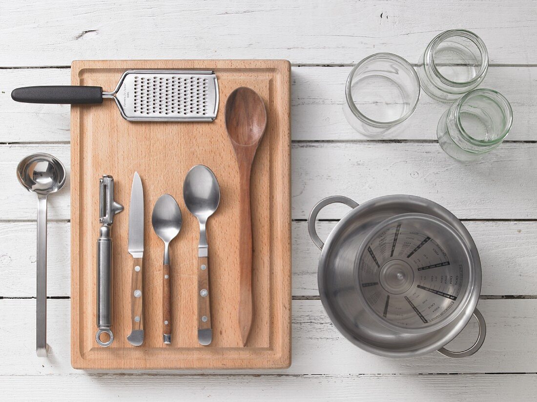 Kitchen utensils for the preparation of chutney