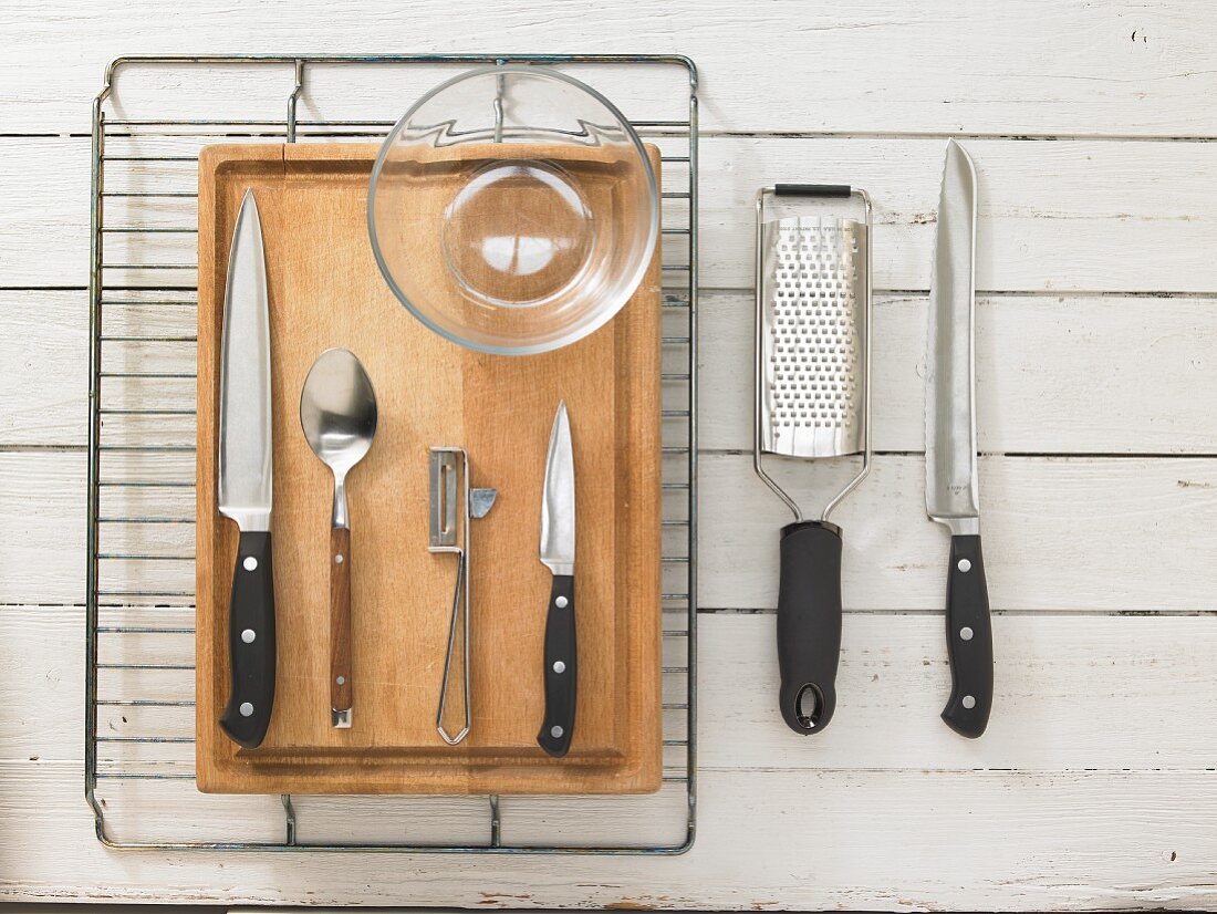 Kitchen utensils for making crostini