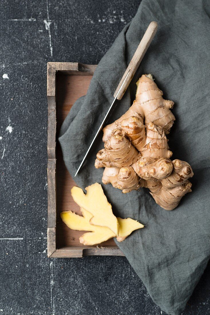 Ginger root, whole and peeled