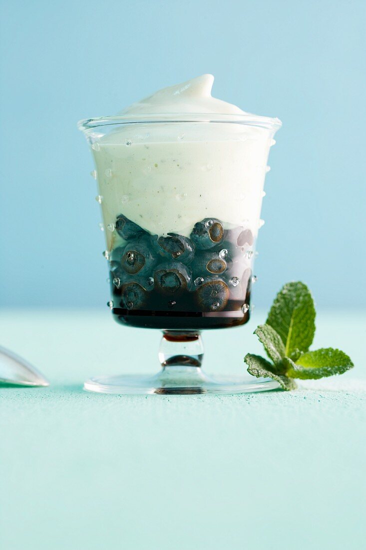 Mint zabaione with blueberries