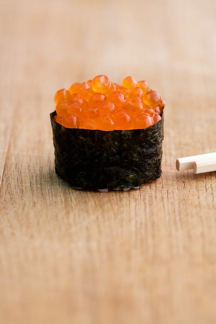 Salmon caviar sushi