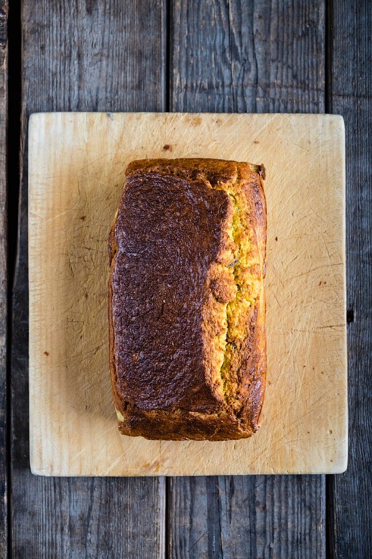 Weizenfreies, glutenfreies Brot aus Kichererbsenmehl und gemischten Körnern