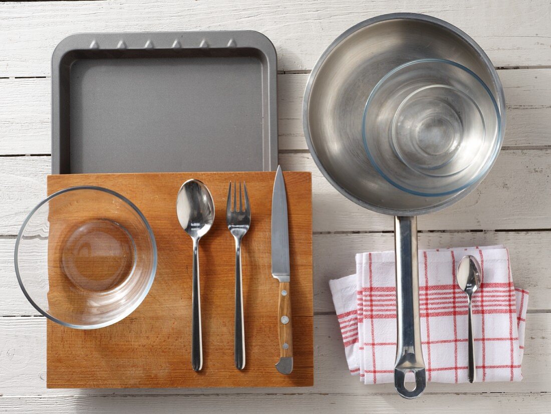 Kitchen utensils for preparing prawns