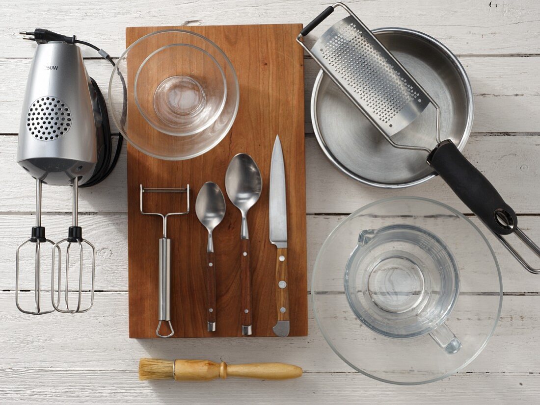 Kitchen utensils for preparing tuna