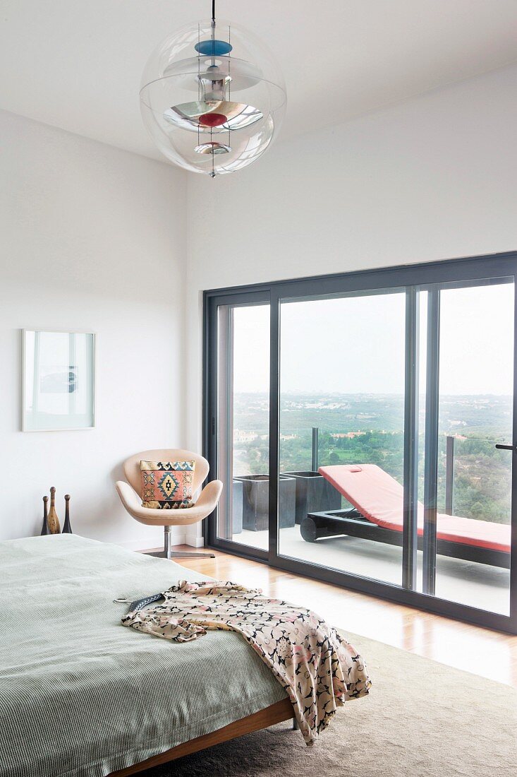 Bedroom with balcony and panoramic view