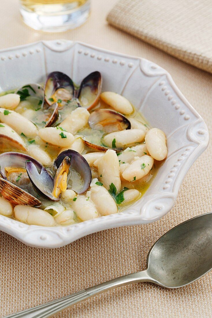 White beans with clams