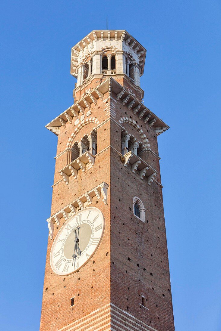 Turm des Palazzo della Ragione, Verona, Italien