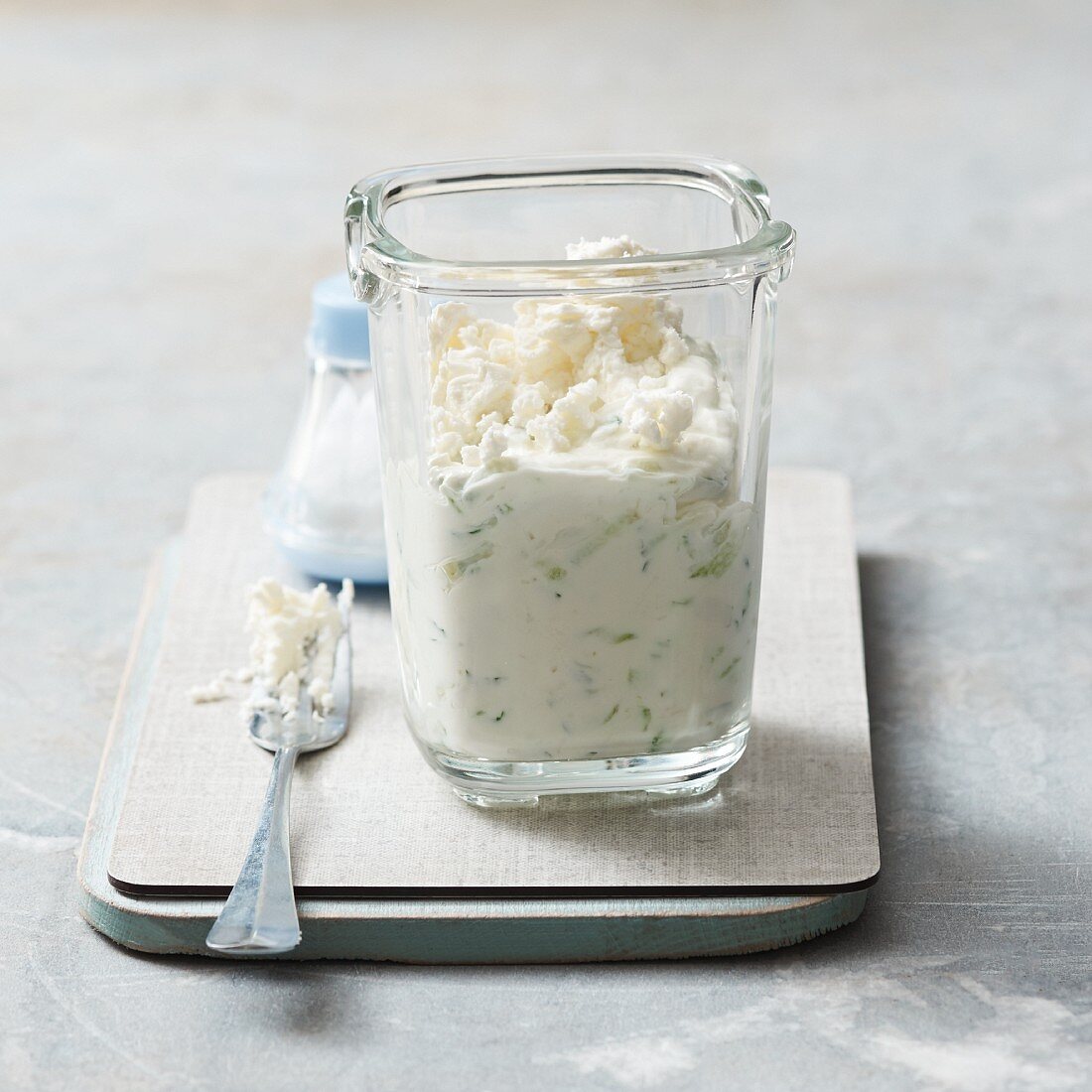 Horseradish and cucumber dip (low lactose)