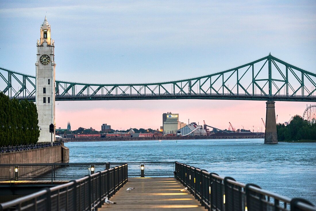 Die Pont Jacques-Cartier in Montreal, Kanada