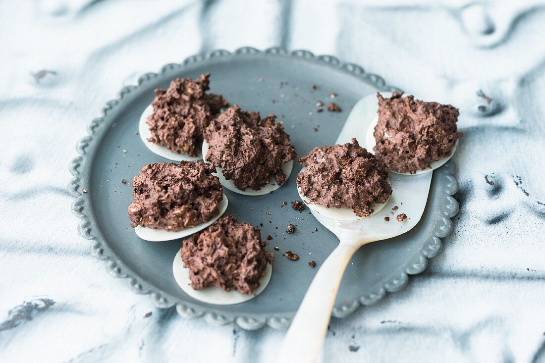 Quick and easy chocolate macaroons