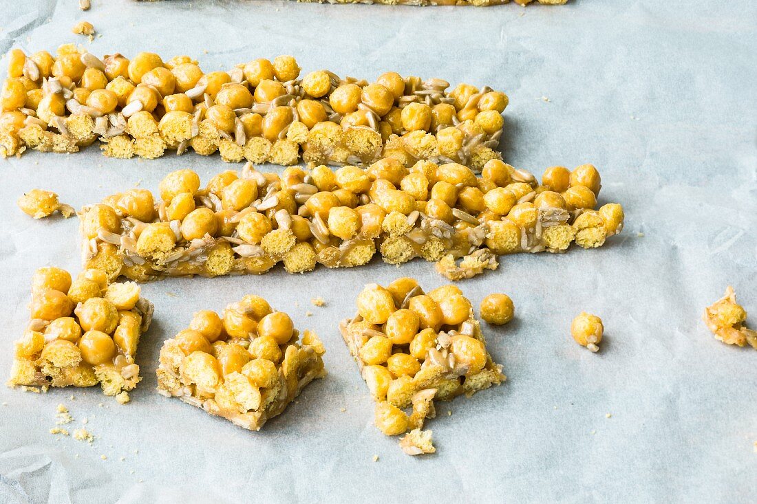 Quick and easy caramel crisp bites with honey pops and sunflower seeds