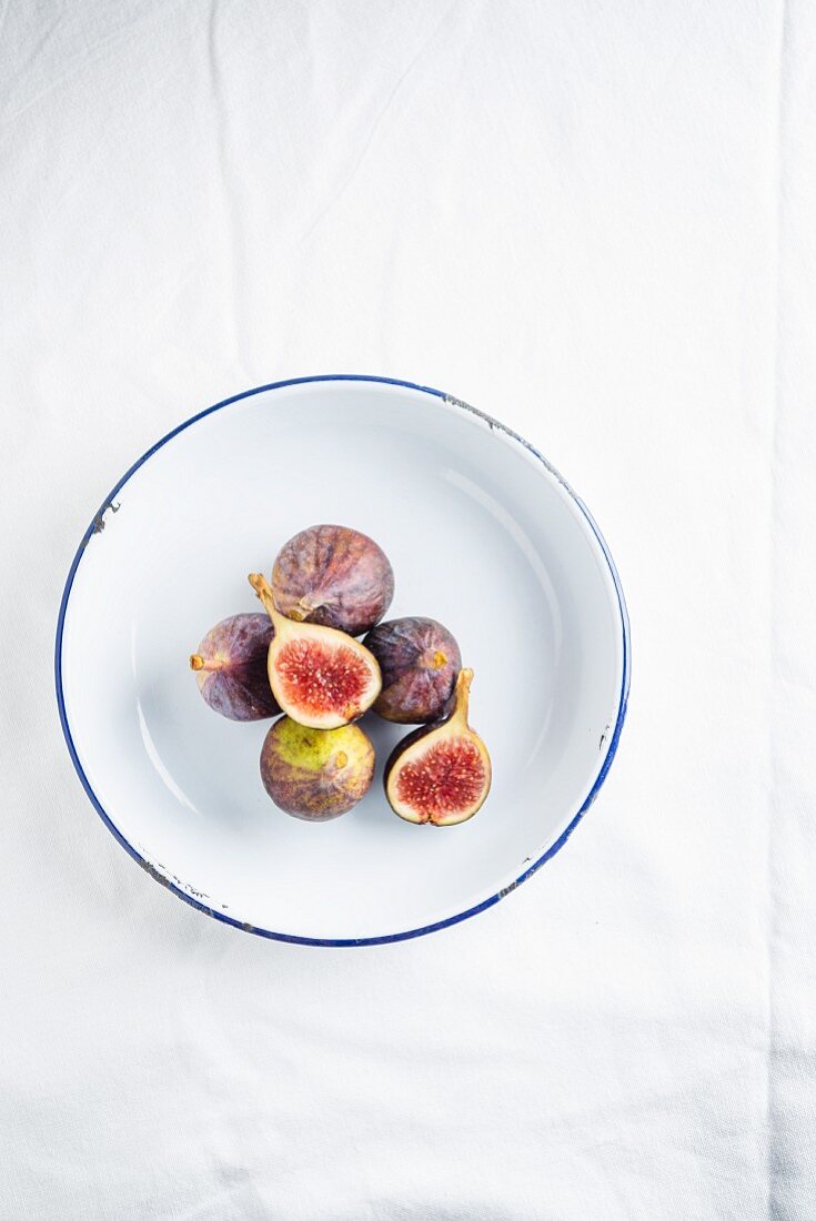 Whole and Cut fig on a plate