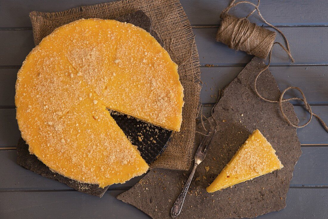Lemon cheesecake, sliced (top view)