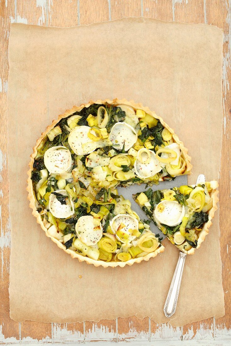 Tart with spinach, leeks and goat s cheese