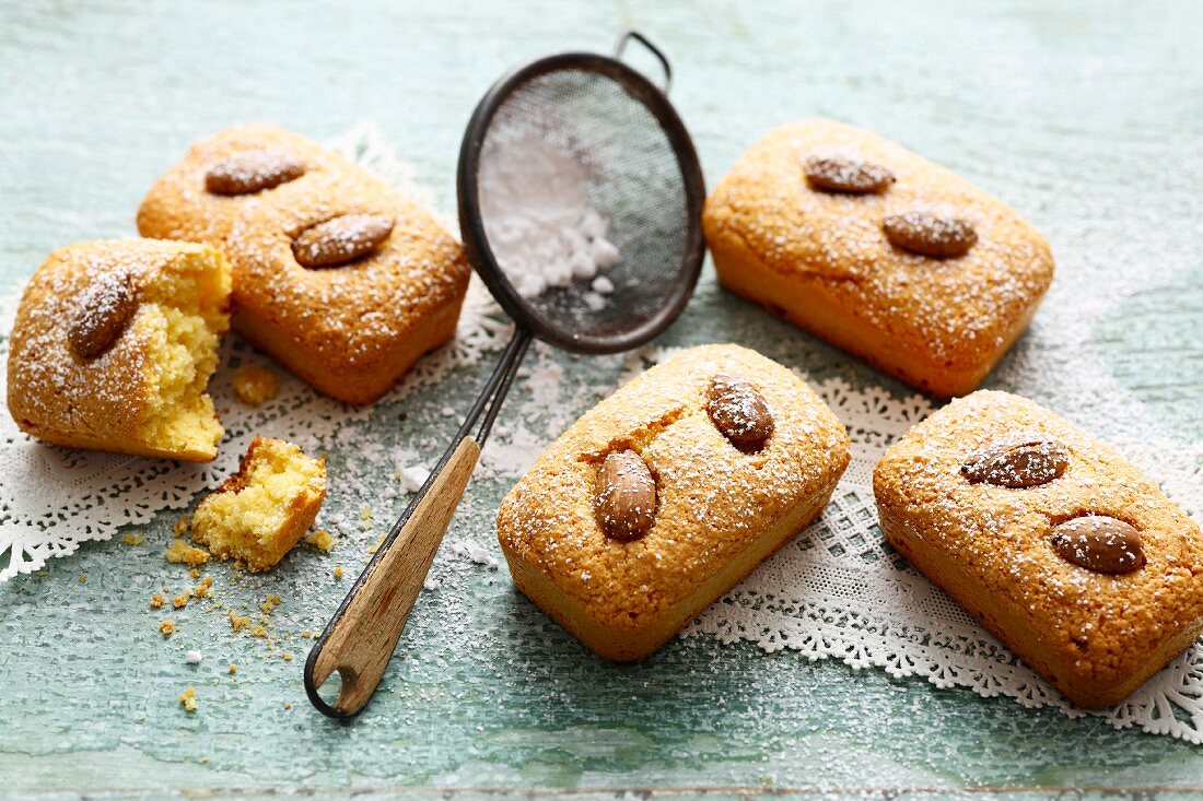 Mini Spanish almond cakes